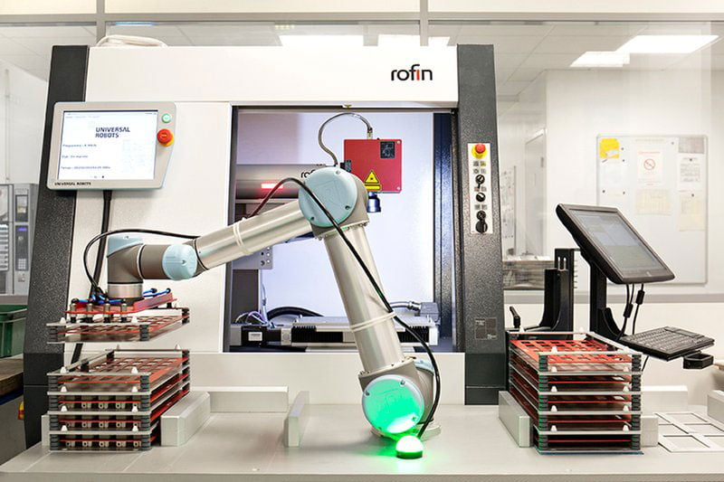 machine-tending-with-UR5-collaborative-robot
