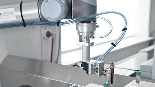 ur5-collaborative-robot-handles-bloodsamples-at-gentofte-hospital_498x280