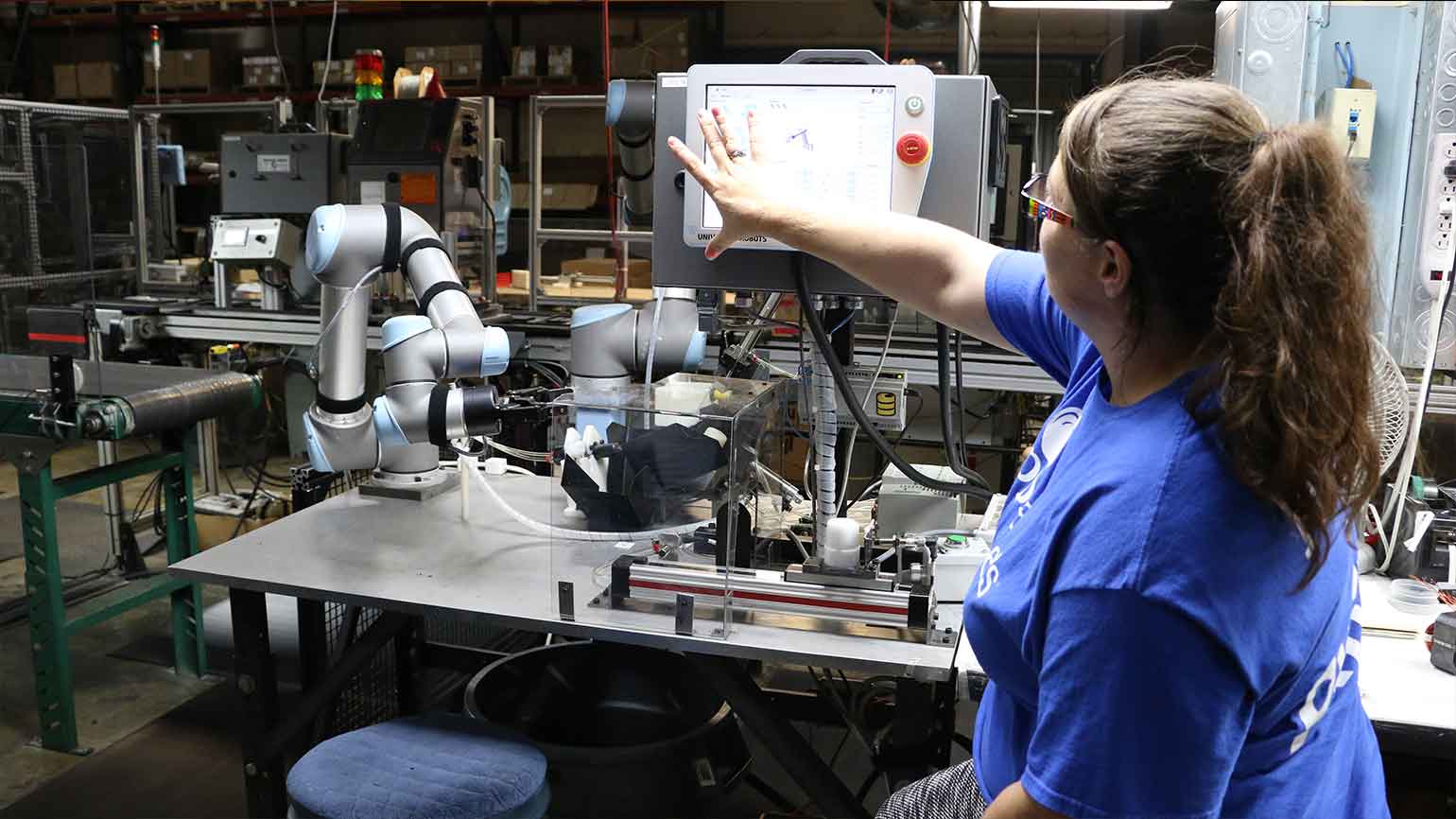 human-robot-collaboration-in-electronics-and-technology-industry