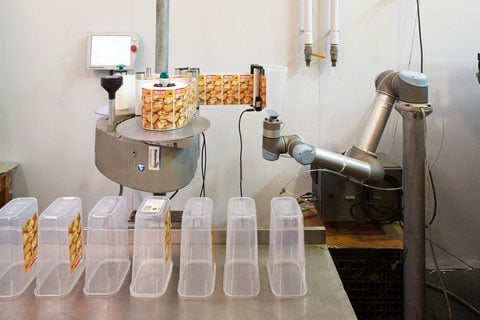 Robotic-arm-in-labelling-application.jpg