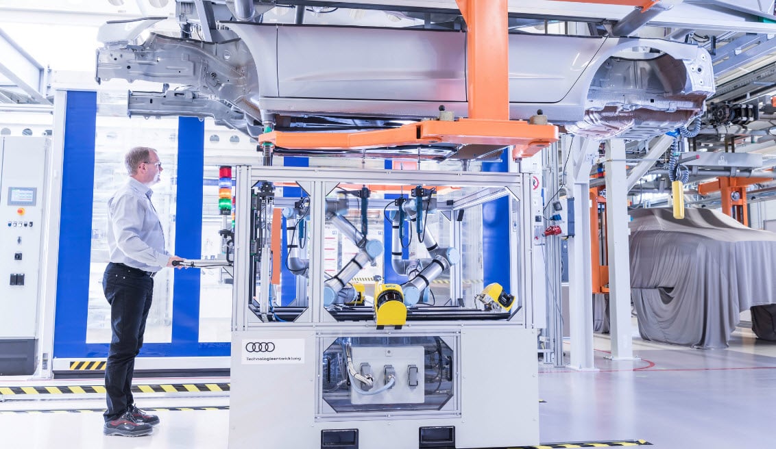Cobots help the automotive industry universal robots.jpg