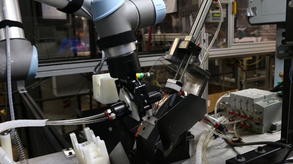 Cobots-can-improve-quality-and-productivity---Universal-robots.jpg