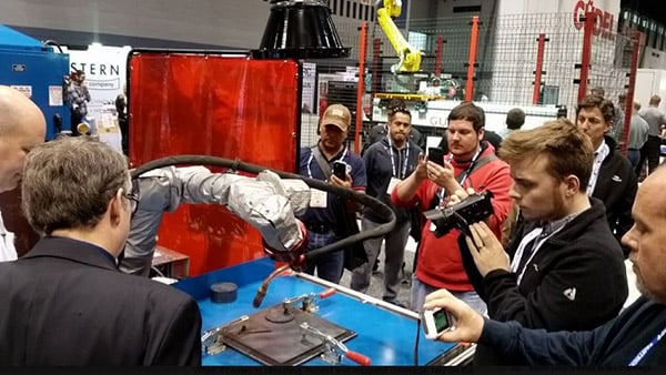 Snapwelder-in-action-collaborative-robot-welding