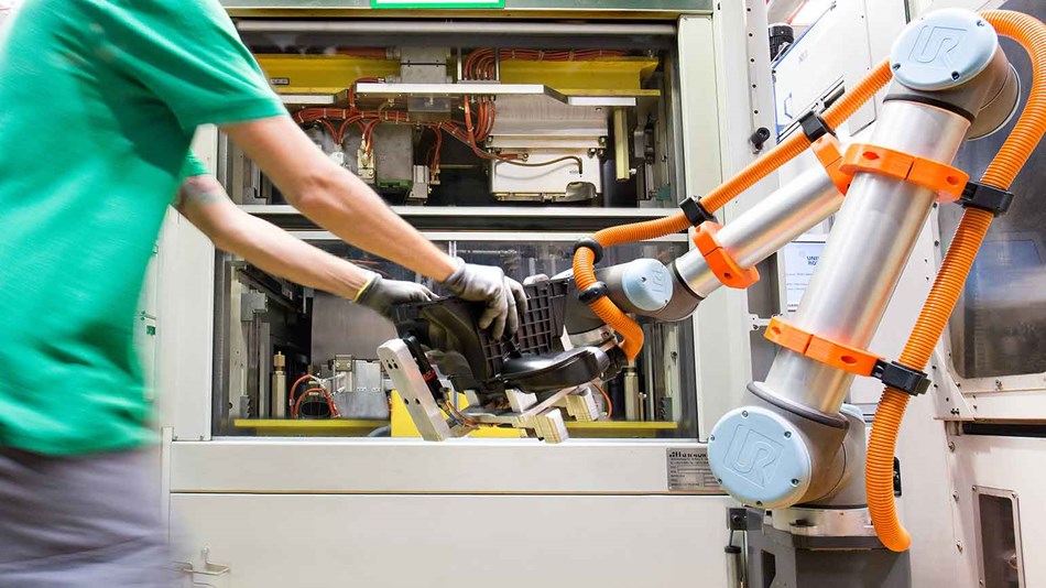 mannplushummel-uses-ur10-cobots-for-pick-and-place-and-machine-tending-applications